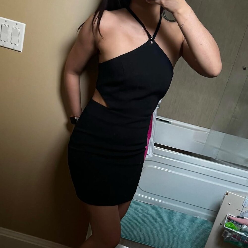 Cut-out V strap Mini Dress